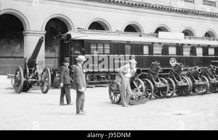 La carrozza ferroviaria dove l'armistizio fu firmato l'11 novembre 1918, segnando la fine della prima guerra mondiale, è un importante manufatto storico. La firma ebbe luogo in una carrozza ferroviaria francese e simboleggiava la conclusione della guerra. Foto Stock