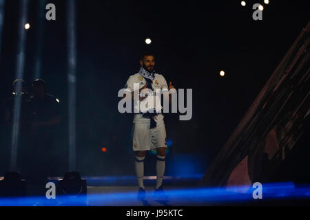 Madrid, Spagna. 04 Giugno, 2017. Karim Benzema (9) del Real Madrid in player celebrazione della XII Champions con 80K appassionati al Bernabeu Stadium. UCL Champions League tra il Real Madrid vs Juventus al Santiago Bernabeu di Madrid in Spagna, Giugno 4, 2017 . Credito: Gtres Información más Comuniación on line,S.L./Alamy Live News Foto Stock