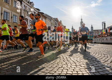 Ceske Budejovice, Repubblica Ceca. 03 Giugno, 2017. La Mezza Maratona 2017 in Ceske Budejovice, Repubblica Ceca, 3 giugno 2017. Credito: Petr Skrivanek/CTK foto/Alamy Live News Foto Stock