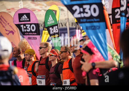 Ceske Budejovice, Repubblica Ceca. 03 Giugno, 2017. La Mezza Maratona 2017 in Ceske Budejovice, Repubblica Ceca, 3 giugno 2017. Credito: Petr Skrivanek/CTK foto/Alamy Live News Foto Stock