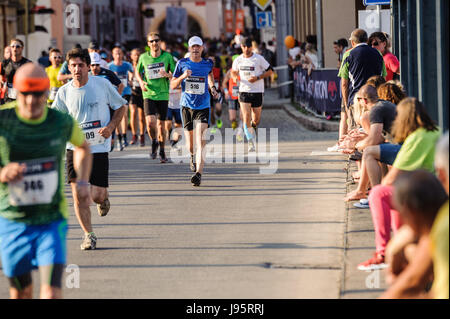 Ceske Budejovice, Repubblica Ceca. 03 Giugno, 2017. La Mezza Maratona 2017 in Ceske Budejovice, Repubblica Ceca, 3 giugno 2017. Credito: Petr Skrivanek/CTK foto/Alamy Live News Foto Stock