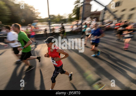 Ceske Budejovice, Repubblica Ceca. 03 Giugno, 2017. La Mezza Maratona 2017 in Ceske Budejovice, Repubblica Ceca, 3 giugno 2017. Credito: Petr Skrivanek/CTK foto/Alamy Live News Foto Stock