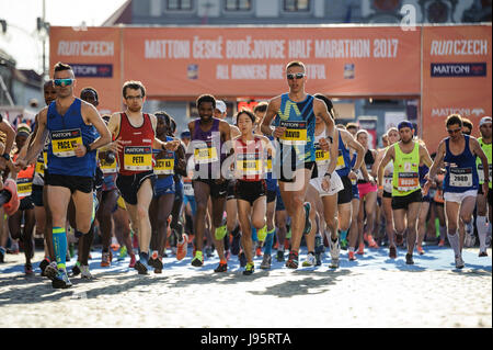 Ceske Budejovice, Repubblica Ceca. 03 Giugno, 2017. La Mezza Maratona 2017 in Ceske Budejovice, Repubblica Ceca, 3 giugno 2017. Credito: Petr Skrivanek/CTK foto/Alamy Live News Foto Stock