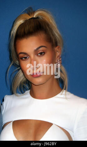 New York, New York, Stati Uniti d'America. 5 Giugno, 2017. Modello HAILEY BALDWIN assiste il 2017 CFDA Fashion Awards che si è tenuto presso la sala da ballo Hammerstein Credito: Nancy Kaszerman/ZUMA filo/Alamy Live News Foto Stock