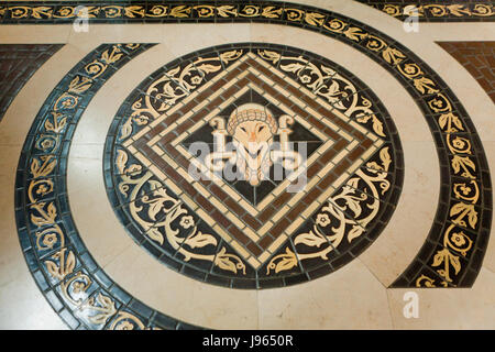 Mosaico pavimenti con mattonelle di terracotta della grande hall, Folger Shakespeare Library (Folger Shakespeare Theatre) - Washington DC, Stati Uniti d'America Foto Stock