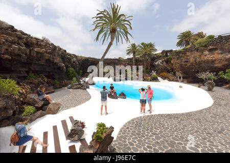 Cesar Manrique - artista locale, Lanzarote, atto di lava vulcanica tunnel a Jameos del Agua, Lanzarote, Isole Canarie, Europa Foto Stock