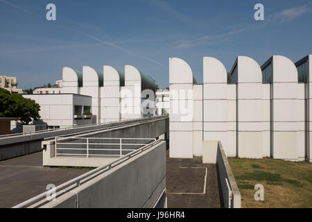 Berlino, Maggio 29th: Bundeskanzleramt (tedesco per la Cancelleria federale), Schweizerische Botschaft (tedesco per Ambasciata svizzera), Ludwig-Erhard-Ufer un Foto Stock