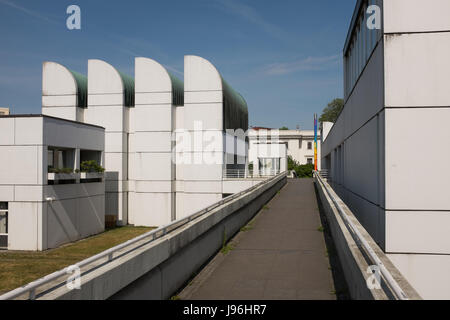 Berlino, Maggio 29th: Bundeskanzleramt (tedesco per la Cancelleria federale), Schweizerische Botschaft (tedesco per Ambasciata svizzera), Ludwig-Erhard-Ufer un Foto Stock