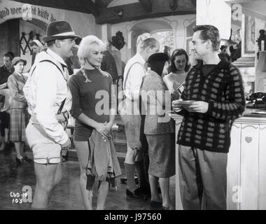 Non preoccupatevi di knock qui, ohne anzuklopfen UK 1961 Cyril Frankel ELKE SOMMER, RICHARD TODD in hotel bavarese. Regie: Cyril Frankel Foto Stock