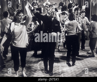 BARNACLE BILL UK 1957 Charles Frend il dancing Alec Guinness come capitano William Horatio Ambrogio. Regie: Charles Frend Foto Stock