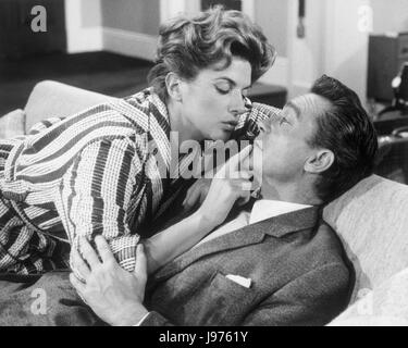 Non preoccupatevi di knock qui, ohne anzuklopfen UK 1961 Cyril Frankel NICOLE MAUREY (Lucille) e Richard Todd (Bill) Regie: Cyril Frankel Foto Stock