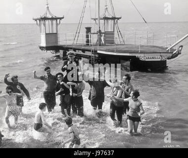 BARNACLE BILL UK 1957 Charles Frend scena con Alec Guinness (William Horatio Ambrogio) Regie: Charles Frend Foto Stock