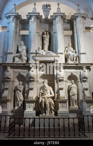 Roma. L'Italia. La tomba di papa Giulio II, ca. 1505-1545, da Michelangelo e Raffaello da Montelupo, e gli assistenti, Basilica di San Pietro in Vincoli. Mosè Foto Stock