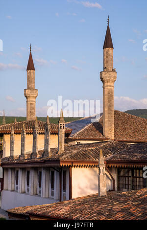 Vista delle torri del Khan's Palace (Hansaray) nella città di Bakhchysarai, Crimea Foto Stock