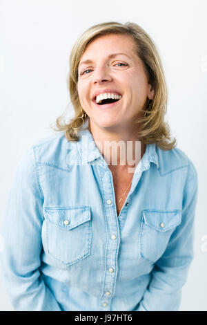Ritratto di donna ridere Foto Stock