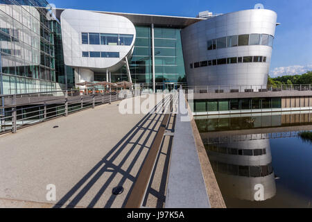 VW, Glaeserne Manufaktur, Volkswagen Factory Dresda, Sassonia, Germania, Europe Gläserne Manufaktur Foto Stock