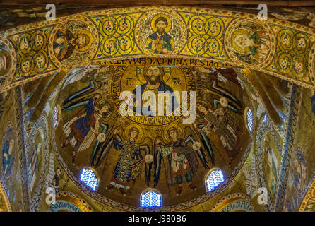 Cristo Pantocratore nella cupola bizantina della cappella reale (Cappella Palatina) dei re normanni del Regno di Sicilia Foto Stock