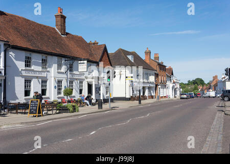 Odiham High Street, Odiham, Hampshire, Inghilterra, Regno Unito Foto Stock