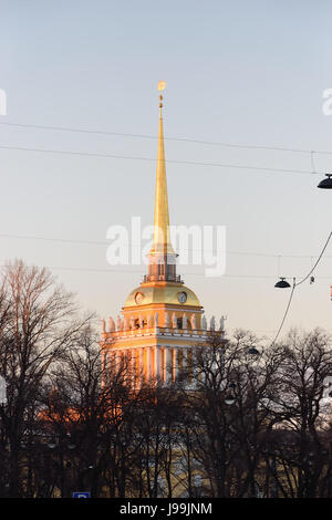 Vista della Admiralty guglia in Voznesensky prospettiva dell'inverno a San Pietroburgo Foto Stock