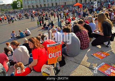 Bristol, Regno Unito. 31 Maggio, 2017. Migliaia fino a trasformato Lloyd's anfiteatro per vedere Jeremy Corbyn solo per trovare fuori all'ultimo minuto non era venuta come egli sta facendo un vivo dibattito sulla TV. Obbligatorio Byline Credit: Robert Timoney/Alamy Live News Foto Stock