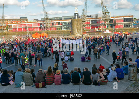 Bristol, Regno Unito. 31 Maggio, 2017. Migliaia fino a trasformato Lloyd's anfiteatro per vedere Jeremy Corbyn solo per trovare fuori all'ultimo minuto non era venuta come egli sta facendo un vivo dibattito sulla TV. Obbligatorio Byline Credit: Robert Timoney/Alamy Live News Foto Stock