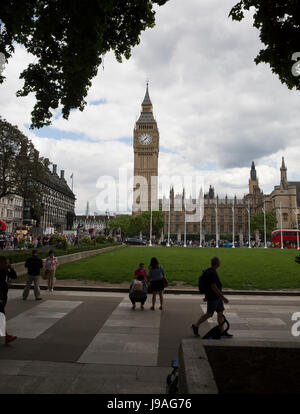 Londra, Regno Unito. Il 1 giugno, 2017. Sunshine continua durante la metà termine a Londra. Le famiglie possono usufruire del tempo buono credito: Keith Larby/Alamy Live News Foto Stock