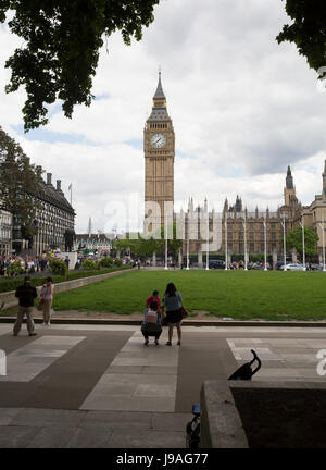 Londra, Regno Unito. Il 1 giugno, 2017. Sunshine continua durante la metà termine a Londra. Le famiglie possono usufruire del tempo buono credito: Keith Larby/Alamy Live News Foto Stock