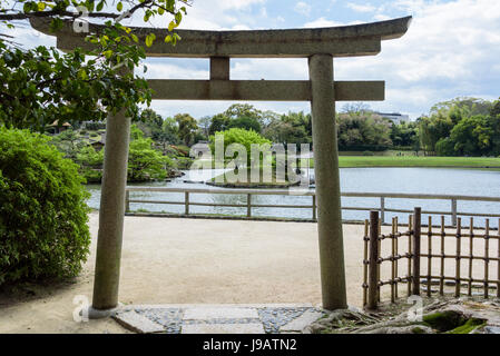 Sawa-no-ike stagno, giardino Korakuen Okayama, tipico giardino giapponese Foto Stock