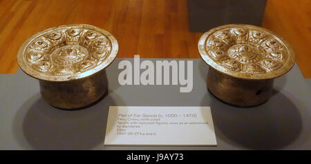 Coppia di steli di orecchio, Perù, Chimu, costa nord, argento, vista 1 Krannert Art Museum, UIUC DSC06426 Foto Stock