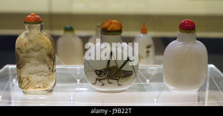 Il tabacco da fiuto bottiglie, Cina dinastia Qing, 1644 1911 Annuncio Sichuan Museo Provinciale di Chengdu, Cina DSC04667 Foto Stock