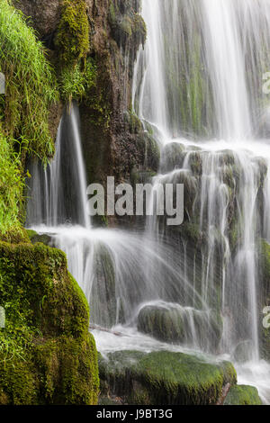 Hamiltons Cascade Waterfall, Bowood Estate, Wiltshire, Inghilterra, Regno Unito Foto Stock