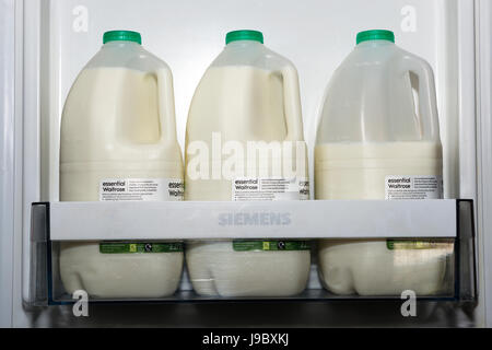 Essential Waitrose latte Foto Stock
