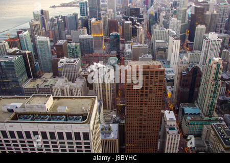 Sullo skyline di Chicago che illustra molti dei grattacieli di Chicago. La vista aerea prende in Chicago's hotel e dai quartieri di affari. Foto Stock