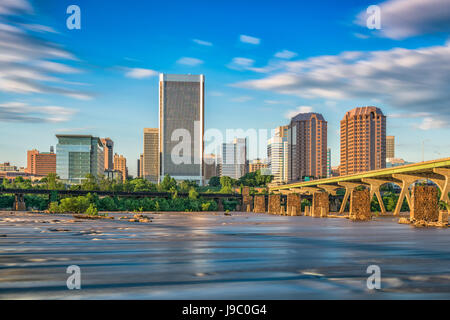 Richmond, Virginia, Stati Uniti d'America skyline del centro sul fiume James. Foto Stock