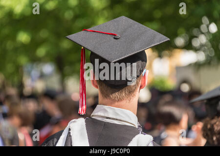 Montreal, Canada - 31 Maggio 2017: Neolaureato dopo la cerimonia di laurea presso la McGill College. Foto Stock