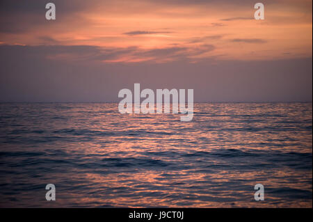 Sunrise seascape off Marsden beach Foto Stock