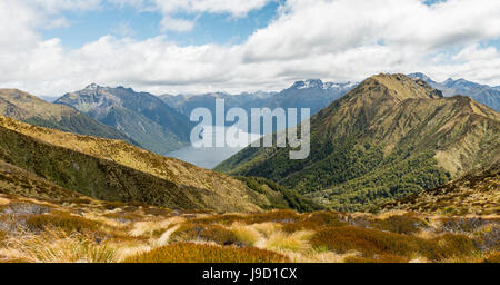 A sud il Fiordo del Lago Te Anau, montagne Murchison, Alpi del Sud sul retro, Keplero via, Parco Nazionale di Fiordland Southland, Foto Stock