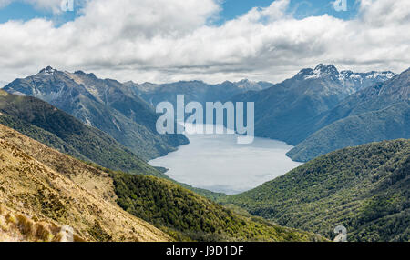 A sud il Fiordo del Lago Te Anau, montagne Murchison, Alpi del Sud sul retro, Keplero via, Parco Nazionale di Fiordland Southland, Foto Stock