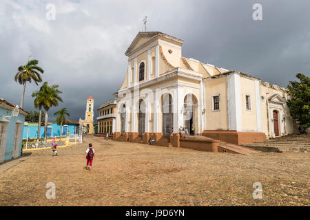 Vista esterna del Iglesia Parroquial de la Santisima, Trinidad, Sito Patrimonio Mondiale dell'UNESCO, Cuba, West Indies, dei Caraibi Foto Stock