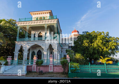 Vista esterna del Palacio de valle (Valle del palazzo), Punta Gorda, Cienfuegos, Cuba, West Indies, dei Caraibi e America centrale Foto Stock