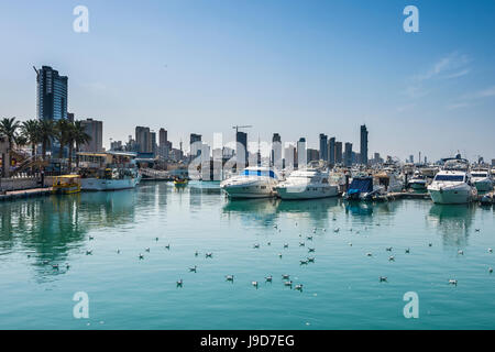 Porto di yacht sulla Marina Mall, Kuwait City, Kuwait, Medio Oriente Foto Stock