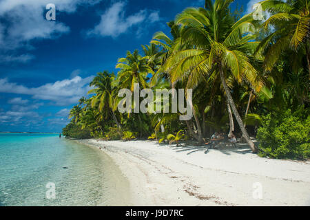 La sabbia bianca banca nelle acque turchesi della laguna Aitutaki, Rarotonga e le Isole Cook, South Pacific Pacific Foto Stock