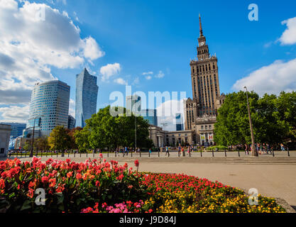 Grattacieli con il palazzo della cultura e della scienza, centro città, Varsavia, Masovian voivodato, Polonia, Europa Foto Stock