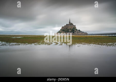 Mont-St-Michel, Sito Patrimonio Mondiale dell'UNESCO, in Normandia, Francia, Europa Foto Stock