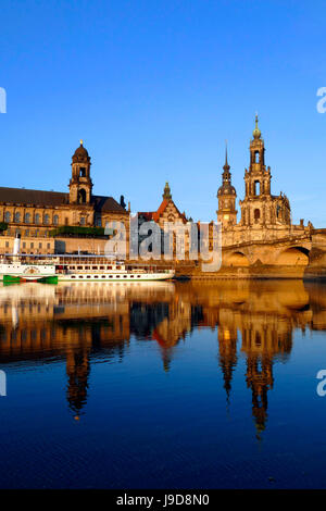 Fiume Elba e la Città Vecchia skyline, Dresda, Sassonia, Germania, Europa Foto Stock