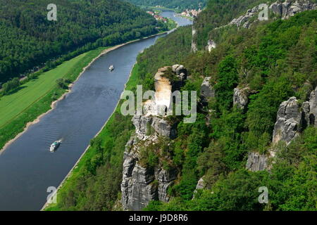 Bastei Rock formazione vicino Rathen, Svizzera Sassone, in Sassonia, Germania, Europa Foto Stock