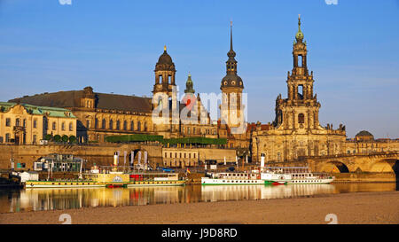 Fiume Elba e la Città Vecchia skyline, Dresda, Sassonia, Germania, Europa Foto Stock
