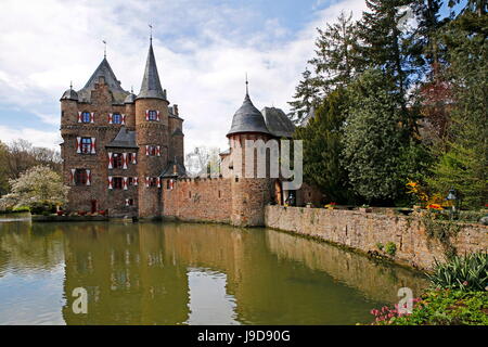 Castello Satzvey vicino a Mechernich, Eifel, nella Renania settentrionale-Vestfalia, Germania, Europa Foto Stock