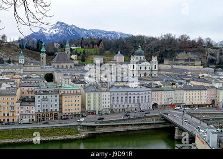 Vista verso la città vecchia di Salisburgo, Austria, Europa Foto Stock