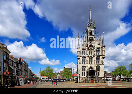 Il municipio sulla Piazza del Mercato di Gouda, South Holland, Paesi Bassi, Europa Foto Stock